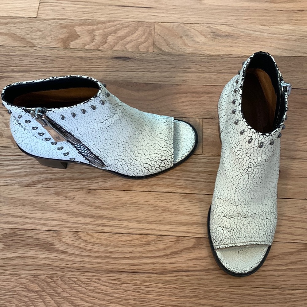 FRYE | 🌵 Brielle Rebel Zip Booties